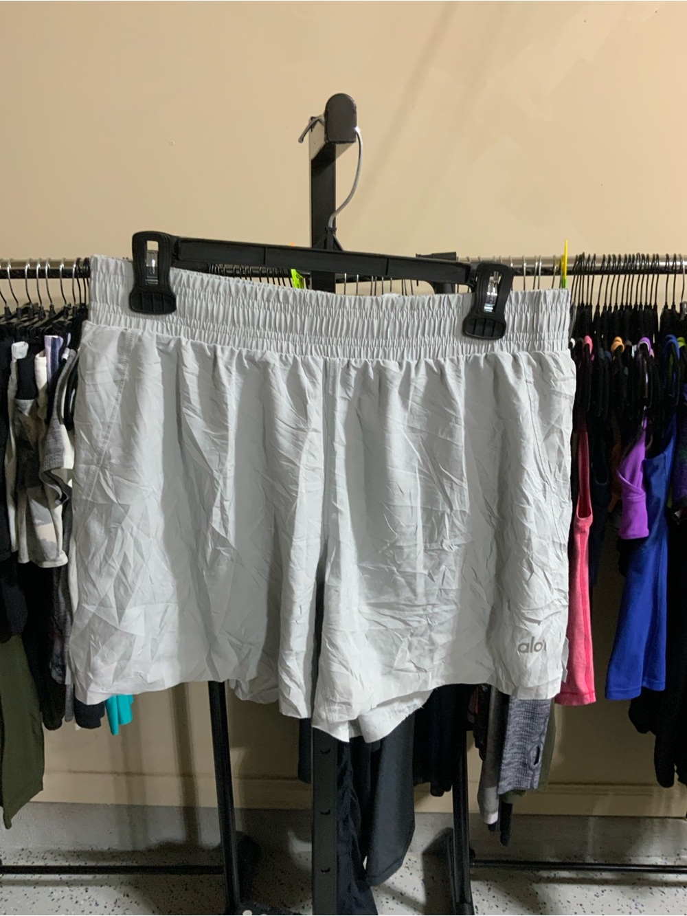 ALO Yoga Light Gray Women's Athletic Shorts - Picture 1 of 5